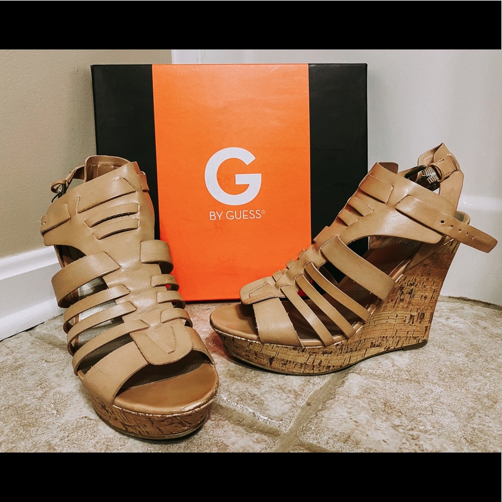 Woman 8 1/2 Tan Sandal Wedges